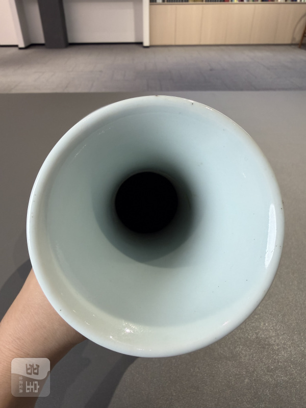 清乾隆 青花缠枝莲纹赏瓶 - 图16